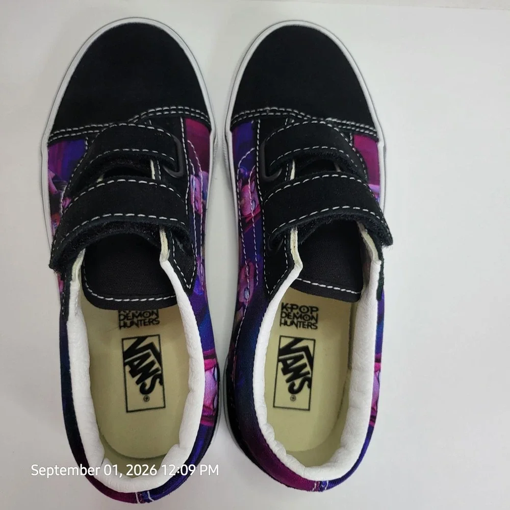 KPop Demon Hunters x Vans Little Kids Old Skool Shoe PS Size 2 NEW